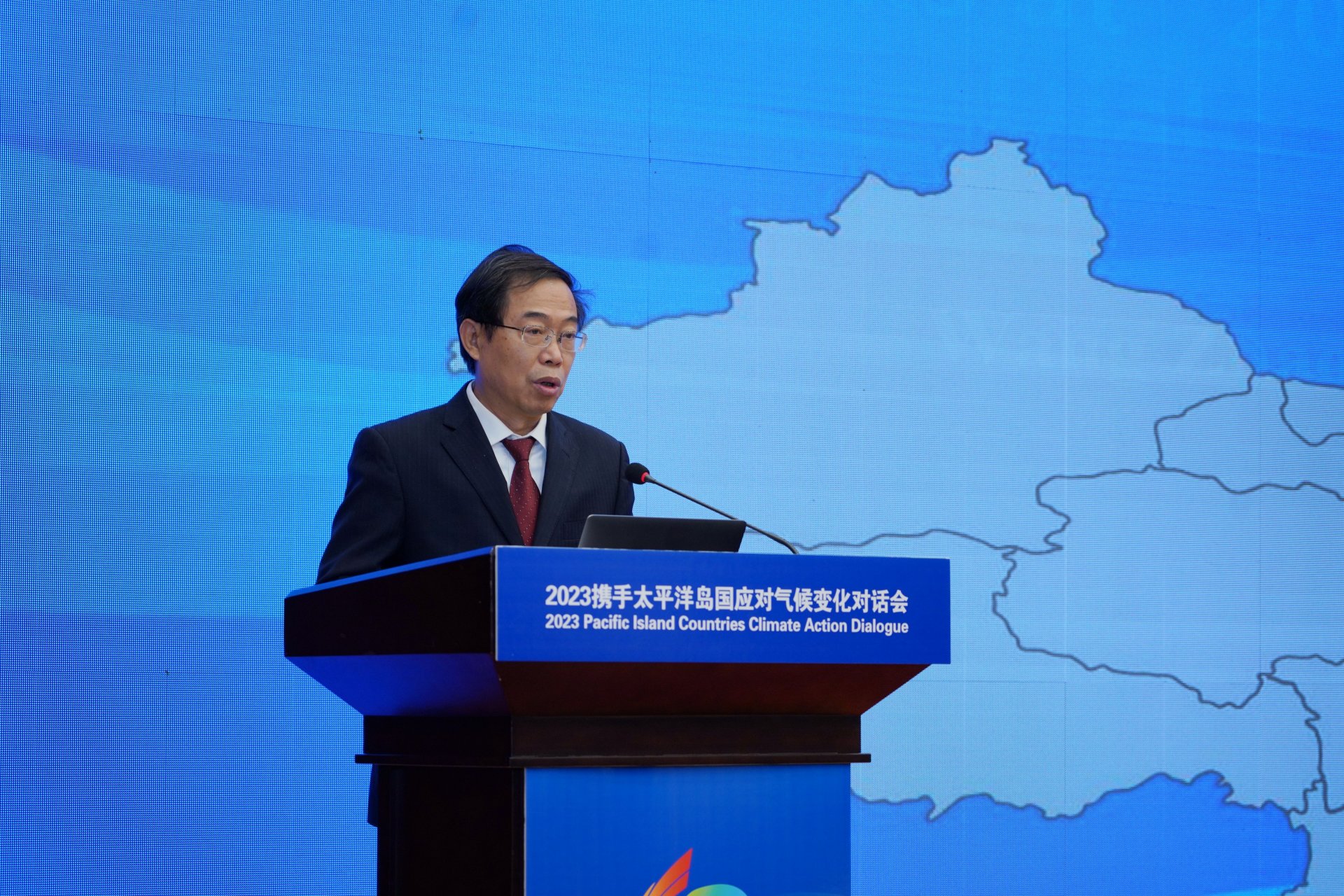 继续了解会议由中国